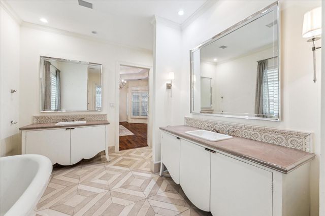 1 Exbury Way, Houston, TX 77056