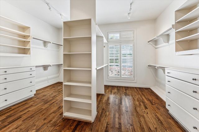 1 Exbury Way, Houston, TX 77056