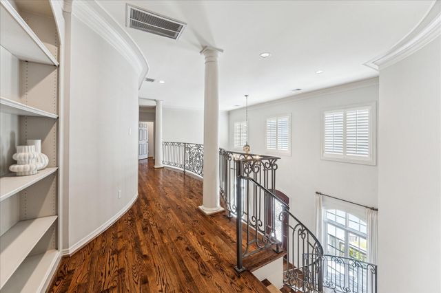 1 Exbury Way, Houston, TX 77056