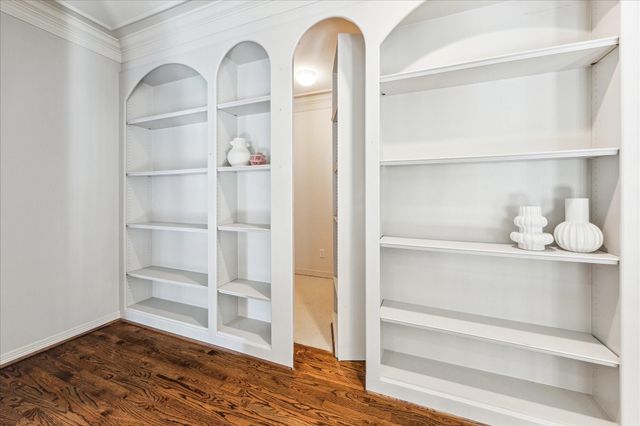 1 Exbury Way, Houston, TX 77056