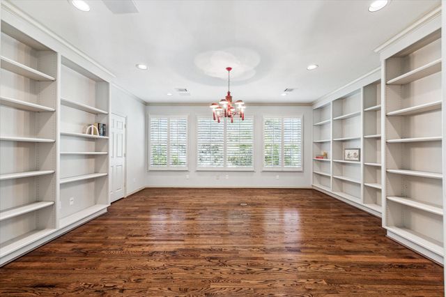 1 Exbury Way, Houston, TX 77056