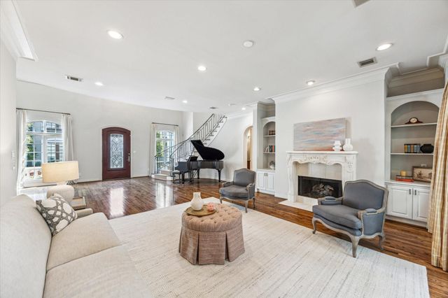 1 Exbury Way, Houston, TX 77056