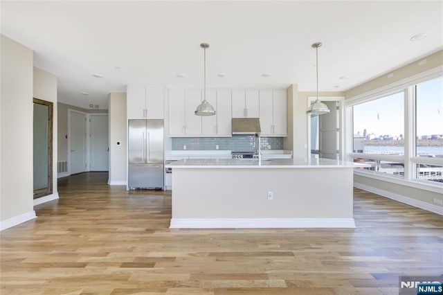 15 Somerset 420, Edgewater, NJ 07020