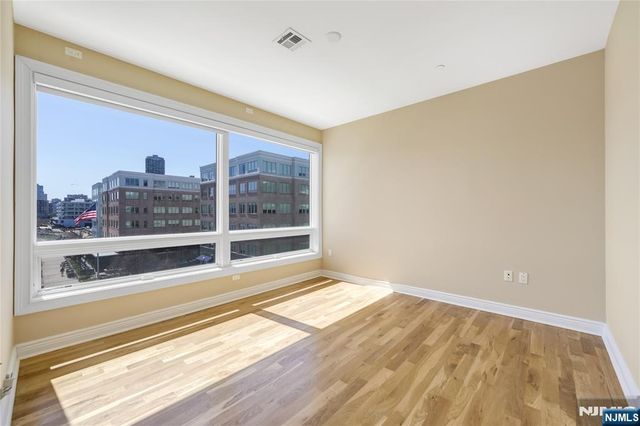 15 Somerset 420, Edgewater, NJ 07020