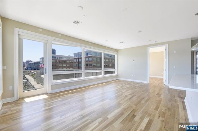 15 Somerset 420, Edgewater, NJ 07020