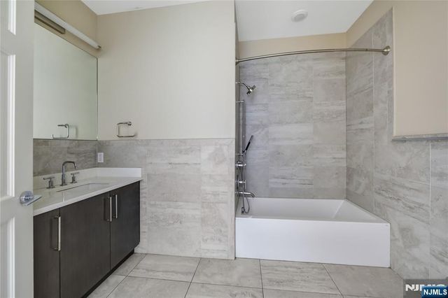 15 Somerset 420, Edgewater, NJ 07020