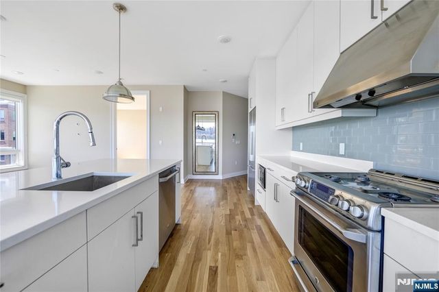 15 Somerset 420, Edgewater, NJ 07020