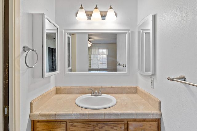 986 Pebble Way, Manteca, CA 95336