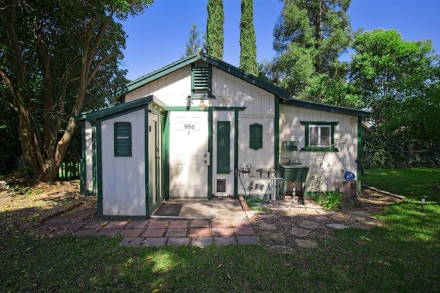 986 Pebble Way, Manteca, CA 95336