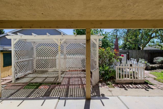 986 Pebble Way, Manteca, CA 95336