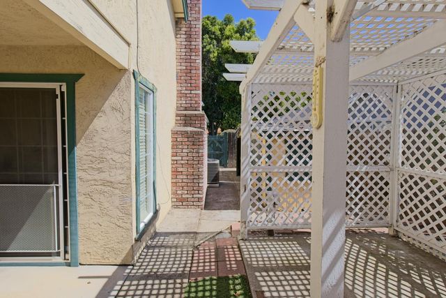 986 Pebble Way, Manteca, CA 95336