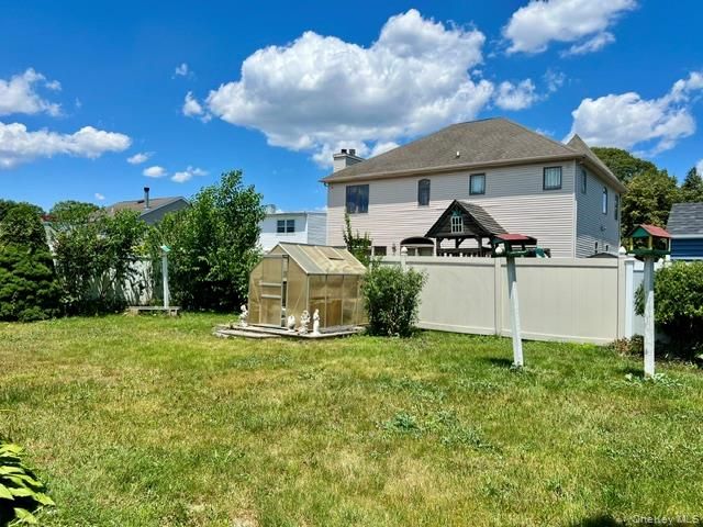 18 Plymouth Road, Massapequa, NY 11758