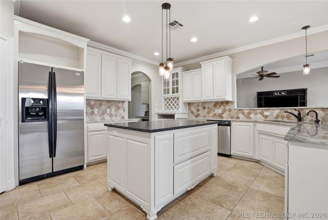 18005 S 71st East Avenue, Bixby, OK 74008