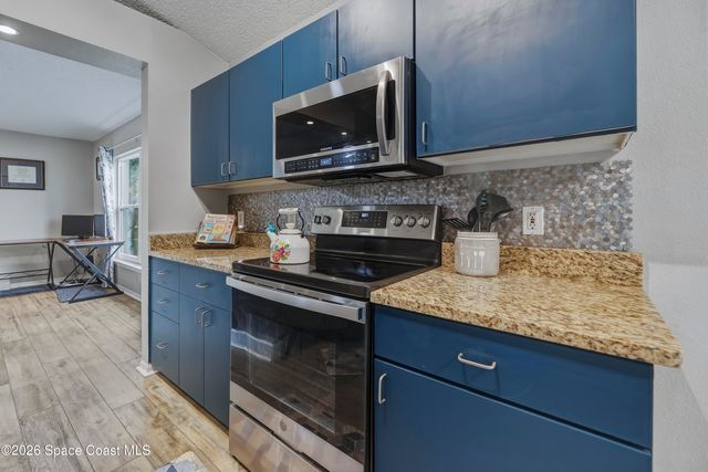 2124 Spring Creek Circle NE, Palm Bay, FL 32905