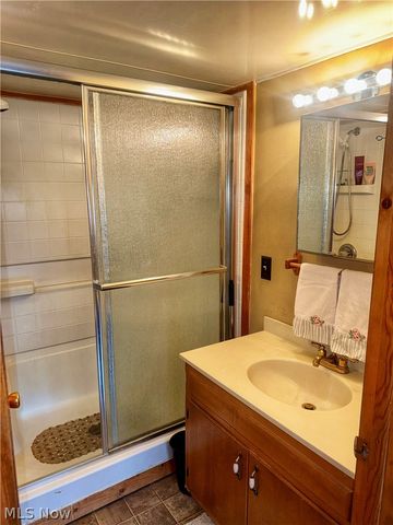 8090 Maple Street SW, Sherrodsville, OH 44675