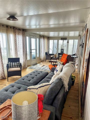 8090 Maple Street SW, Sherrodsville, OH 44675