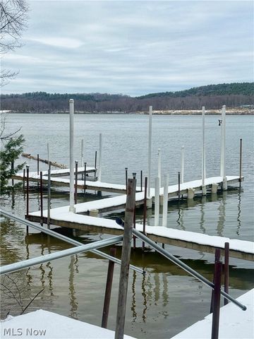 8090 Maple Street SW, Sherrodsville, OH 44675