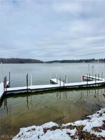 8090 Maple Street SW, Sherrodsville, OH 44675