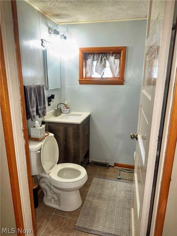 8090 Maple Street SW, Sherrodsville, OH 44675