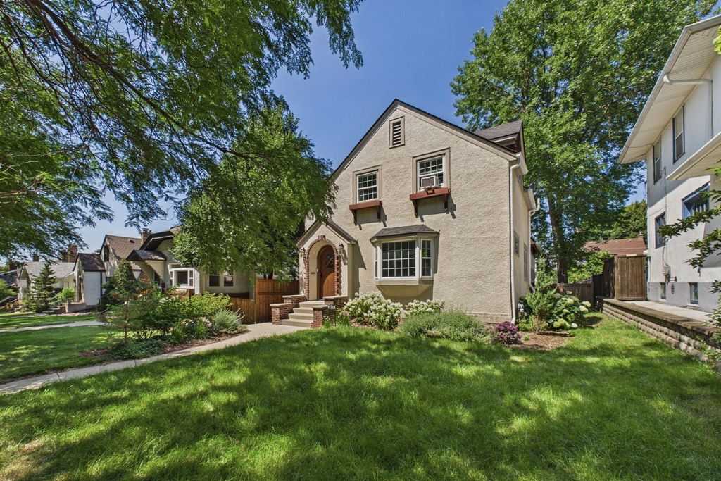 2019 Palace Avenue, Saint Paul, MN 55105