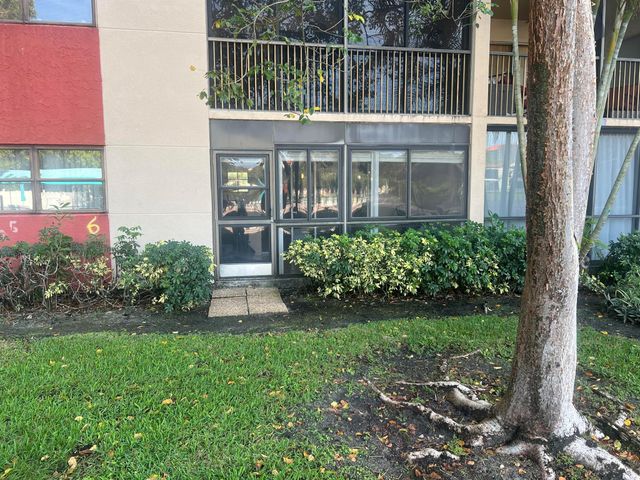 2208 S Cypress Bend Drive 106, Pompano Beach, FL 33069