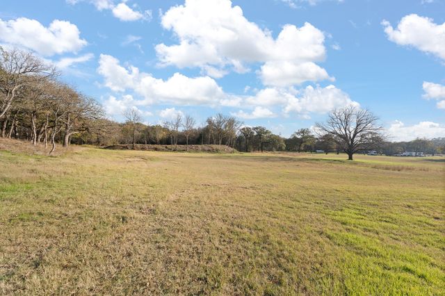 223 W Gaithings, Covington, TX 76636