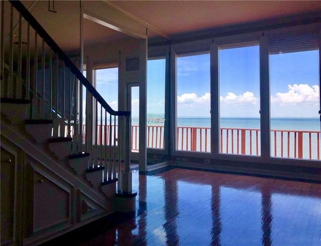 4454 Ocean Dr 4, Corpus Christi, TX 78412