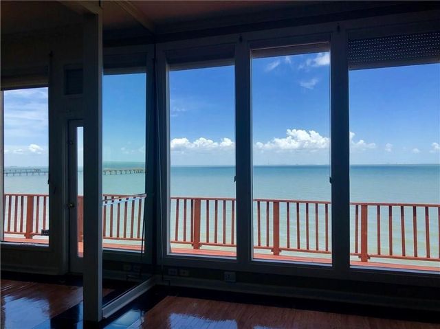 4454 Ocean Dr 4, Corpus Christi, TX 78412