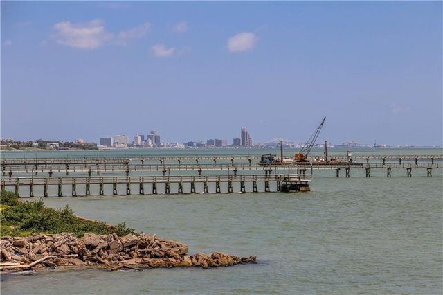 4454 Ocean Dr 4, Corpus Christi, TX 78412