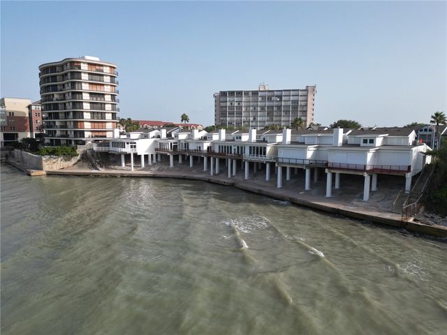 4454 Ocean Dr 4, Corpus Christi, TX 78412