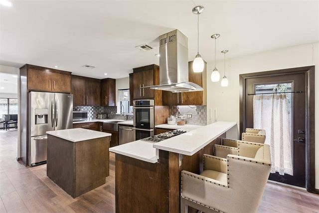 1801 Westminster Place, Nichols Hills, OK 73120
