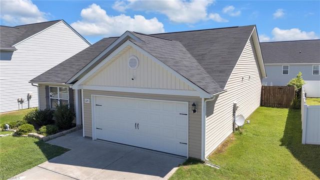 227 Kendall Drive, Winston-salem, NC 27107