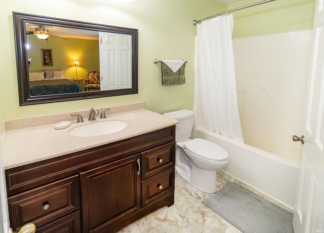 8033 Marywood Drive, Newburgh, IN 47630