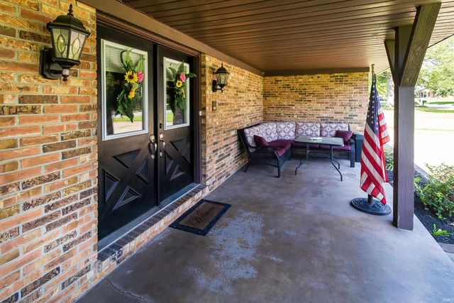 8033 Marywood Drive, Newburgh, IN 47630