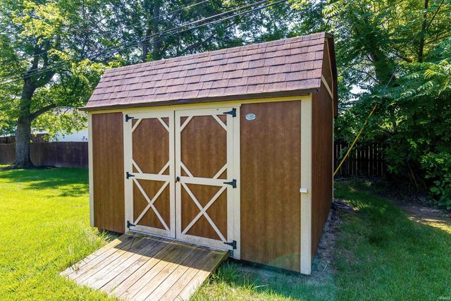 8033 Marywood Drive, Newburgh, IN 47630