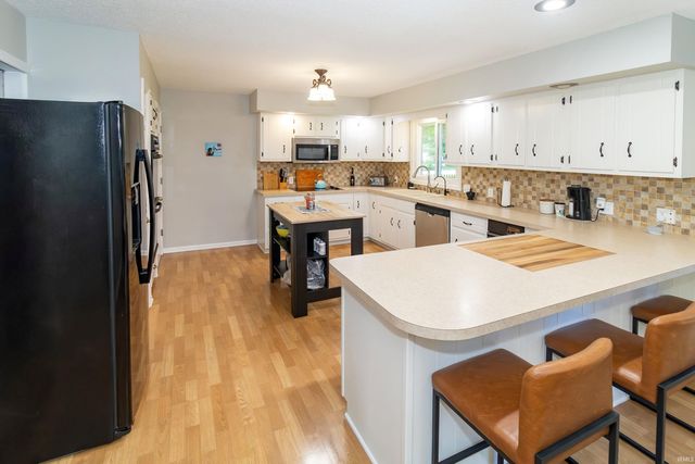 8033 Marywood Drive, Newburgh, IN 47630