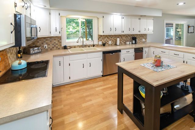 8033 Marywood Drive, Newburgh, IN 47630