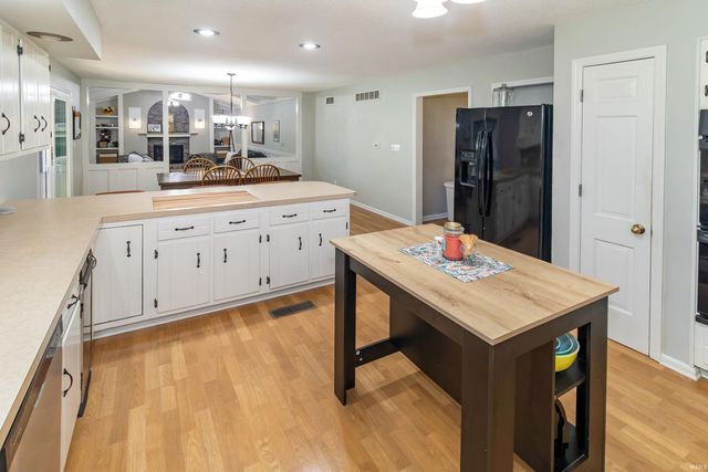 8033 Marywood Drive, Newburgh, IN 47630