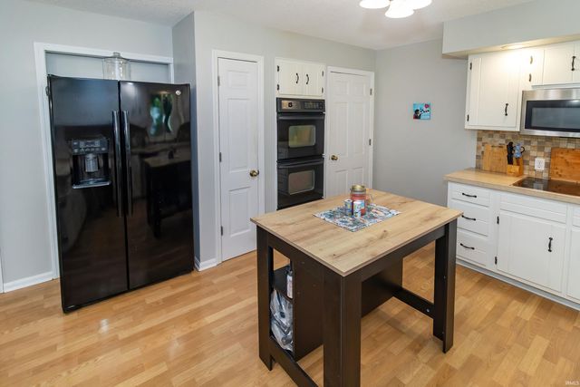 8033 Marywood Drive, Newburgh, IN 47630