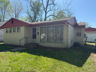 1005 South Park Avenue, Aurora, MO 65605