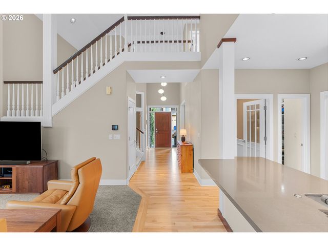 2432 Sw HUBER Ct, Portland, OR 97219
