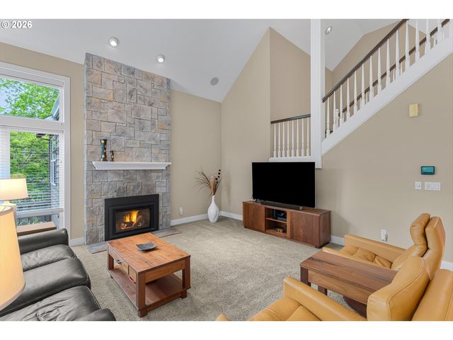 2432 Sw HUBER Ct, Portland, OR 97219