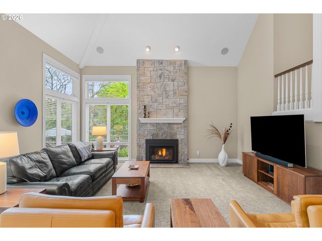 2432 Sw HUBER Ct, Portland, OR 97219