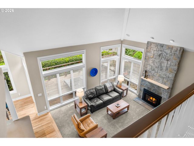 2432 Sw HUBER Ct, Portland, OR 97219