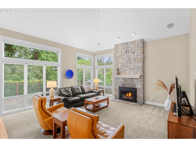 2432 Sw HUBER Ct, Portland, OR 97219