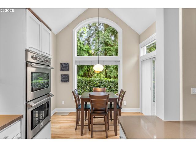 2432 Sw HUBER Ct, Portland, OR 97219