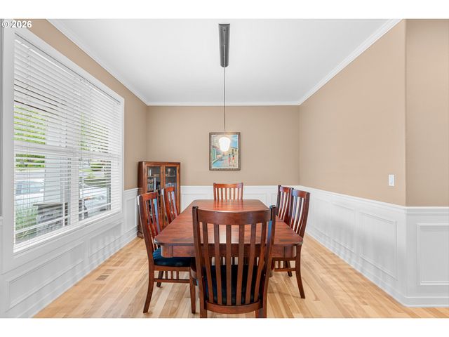 2432 Sw HUBER Ct, Portland, OR 97219