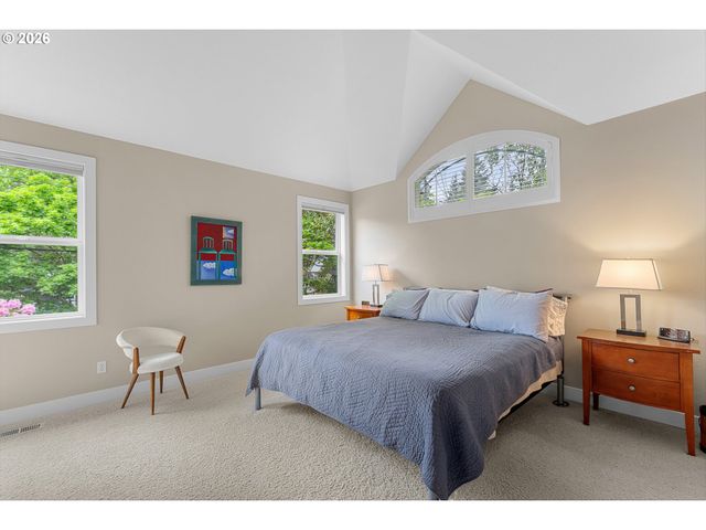 2432 Sw HUBER Ct, Portland, OR 97219