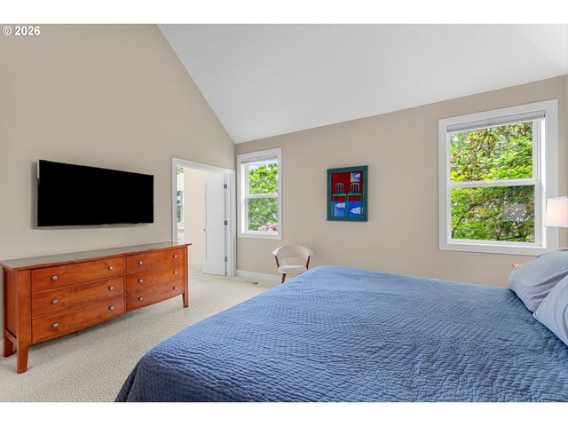 2432 Sw HUBER Ct, Portland, OR 97219