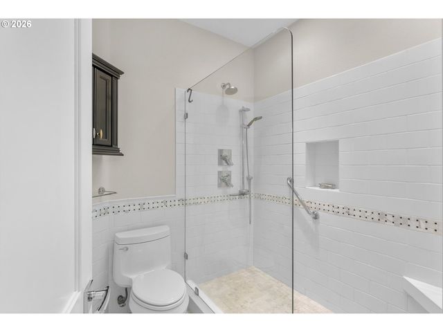 2432 Sw HUBER Ct, Portland, OR 97219
